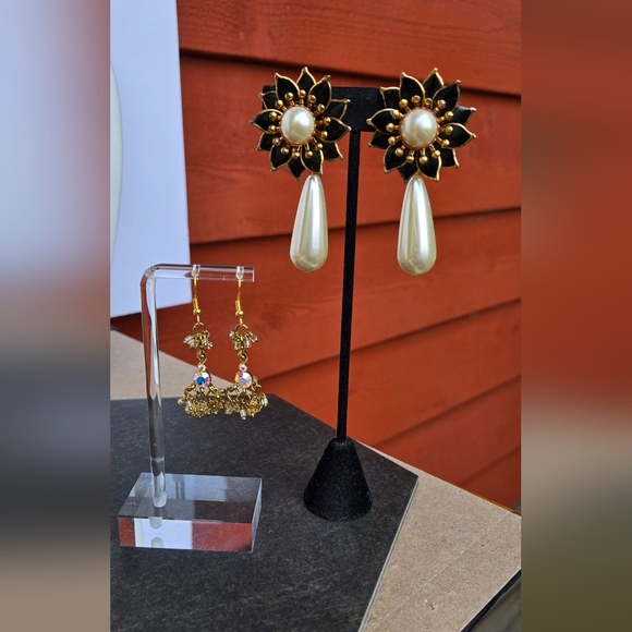 Vintage Black Gold Metal Floral Drop Fuax Pearl Clip On Earrings - Picture 8 of 15